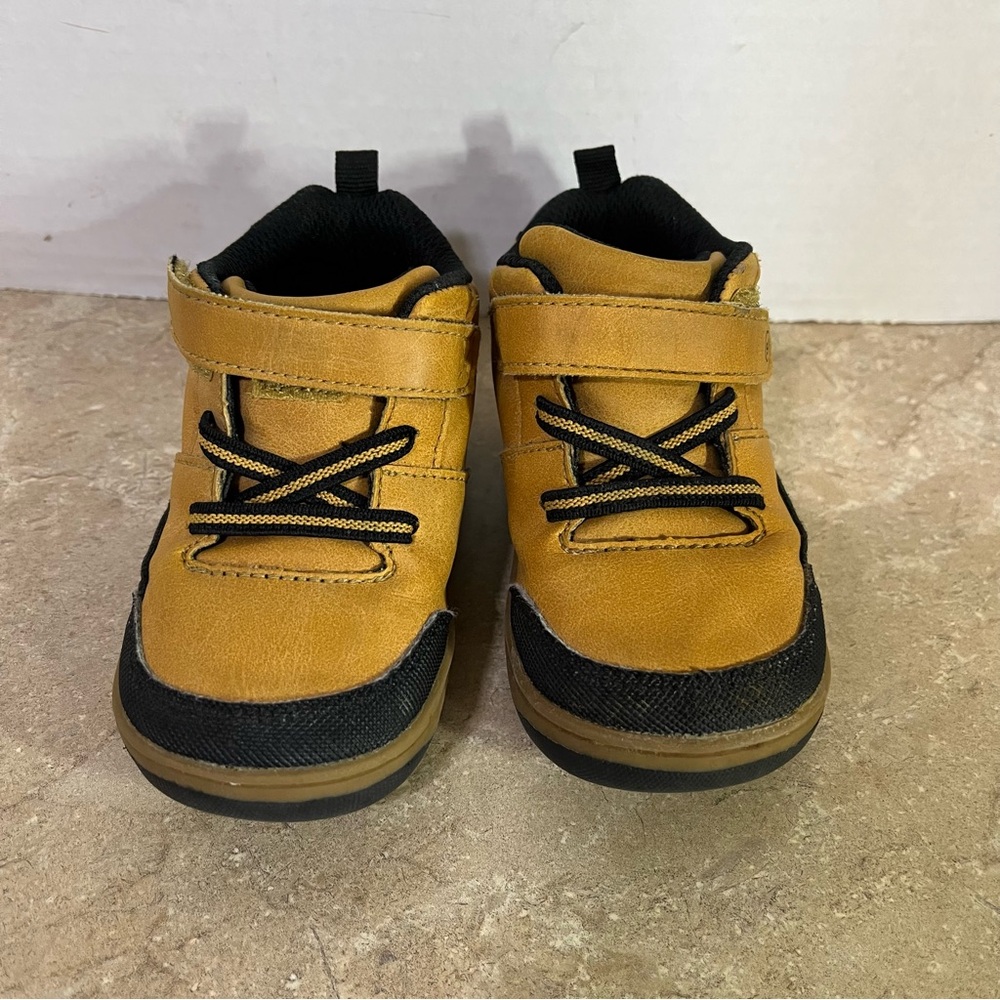Stride Rite Tan and Black Toddler Sneaker/Boot